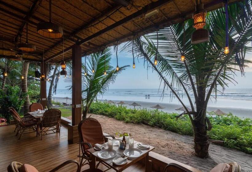 בית מלון כפרי Amadi Beach Front Resort