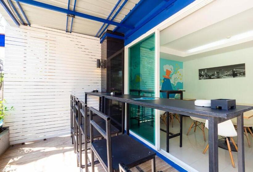 ホテル By Dee At Jomtien