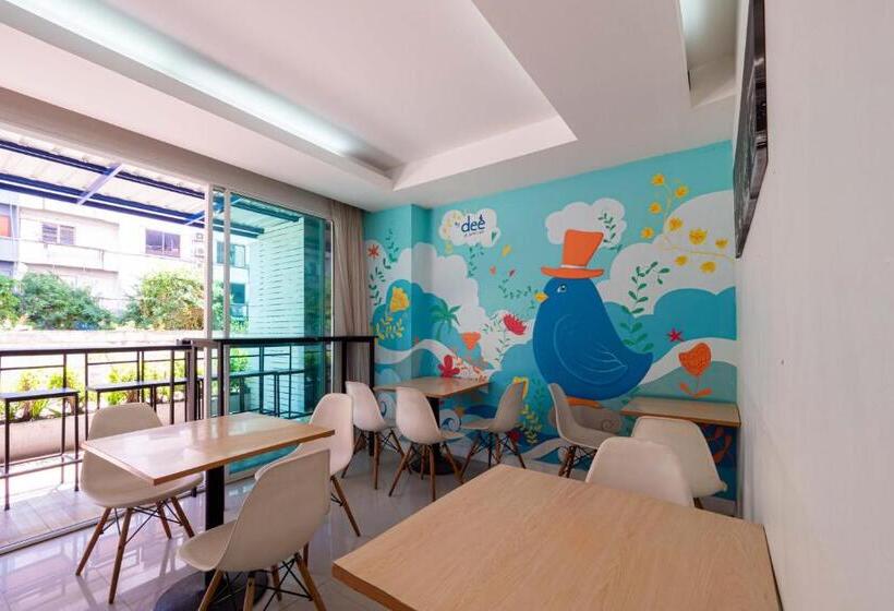 ホテル By Dee At Jomtien