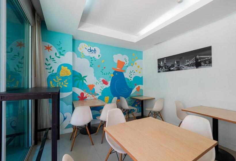 ホテル By Dee At Jomtien