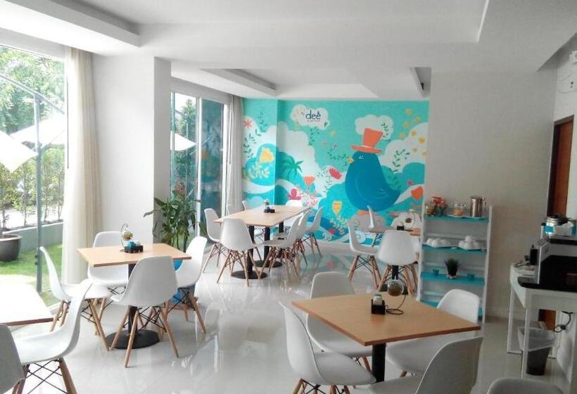 ホテル By Dee At Jomtien