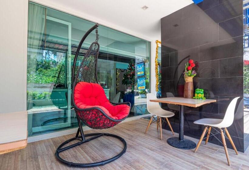 ホテル By Dee At Jomtien