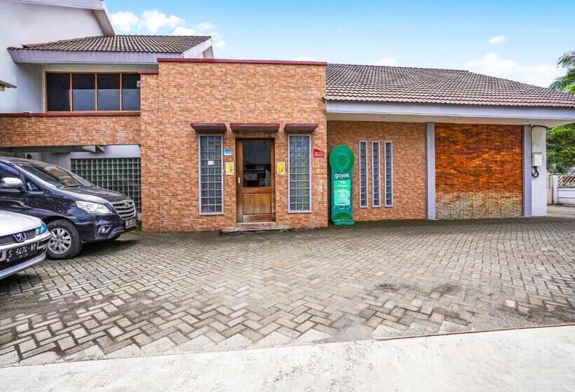 호텔 Capital O 90888 Bintang Diponggo Residence