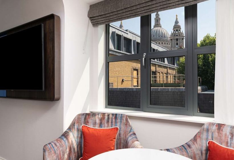 هتل Lost Property St. Paul S London, Curio Collection By Hilton