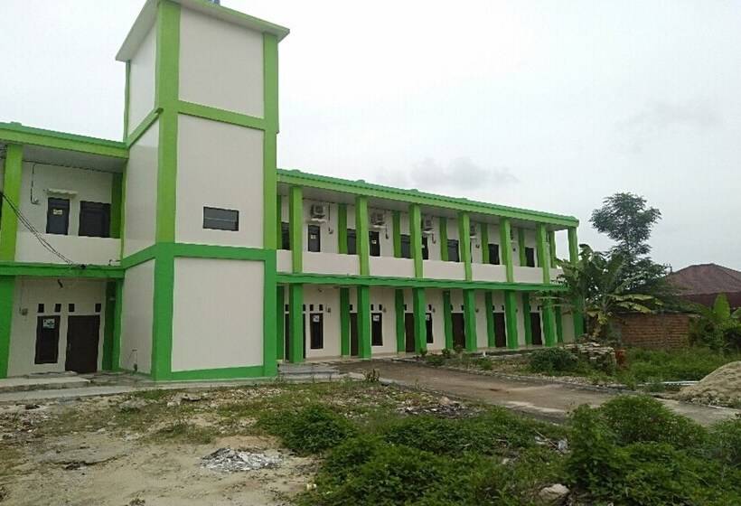 בית מלון כפרי Oyo 90930 Wisma Hana Hani