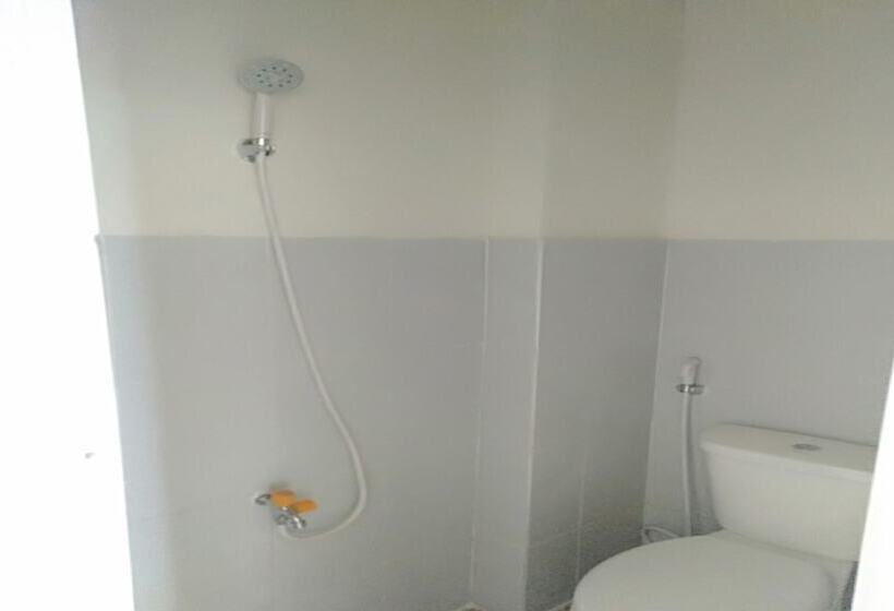 ホテル Oyo 90930 Wisma Hana Hani