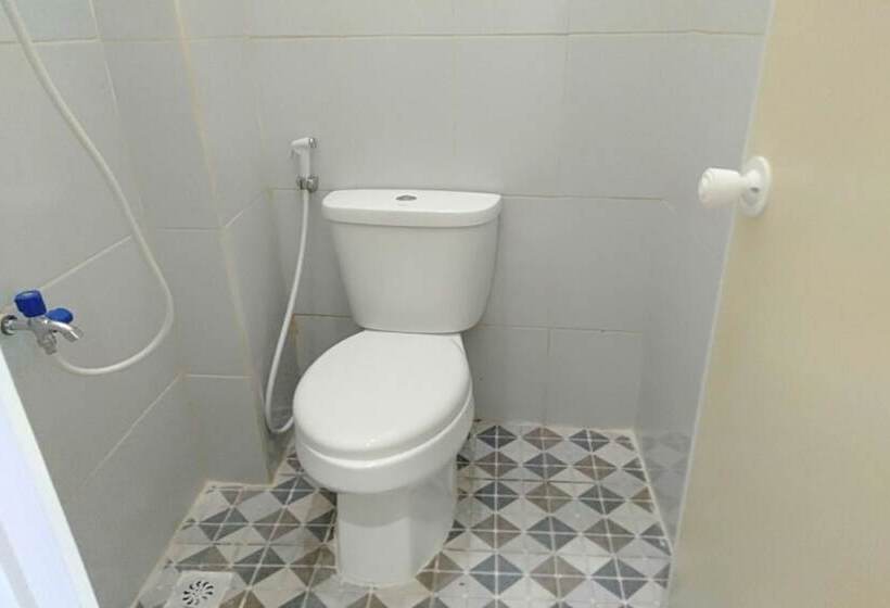 ホテル Oyo 90930 Wisma Hana Hani