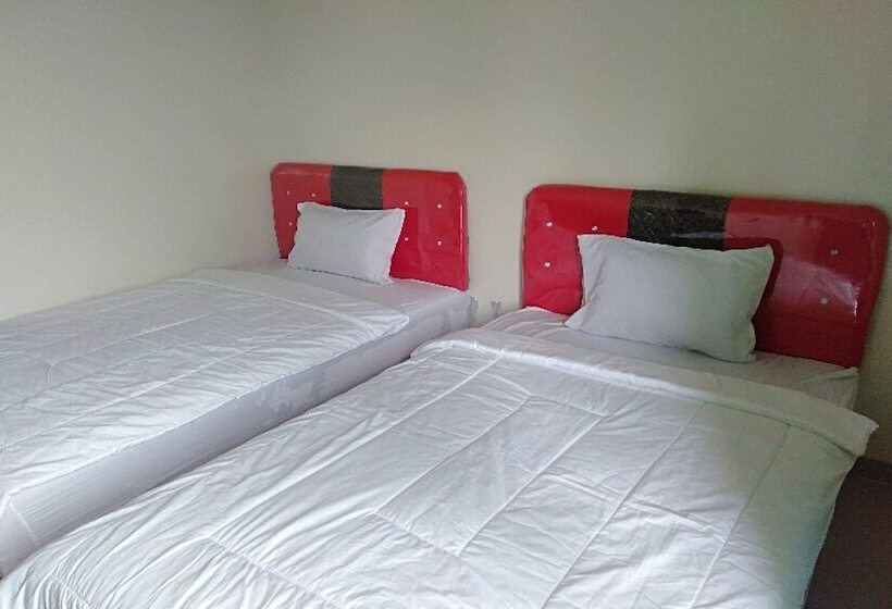 בית מלון כפרי Oyo 90930 Wisma Hana Hani