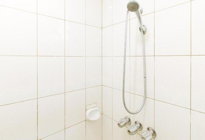 Peace Hotel By Reddoorz