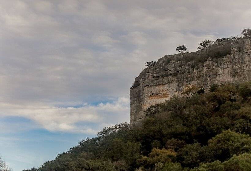 فندق Seven Bluff Cabins