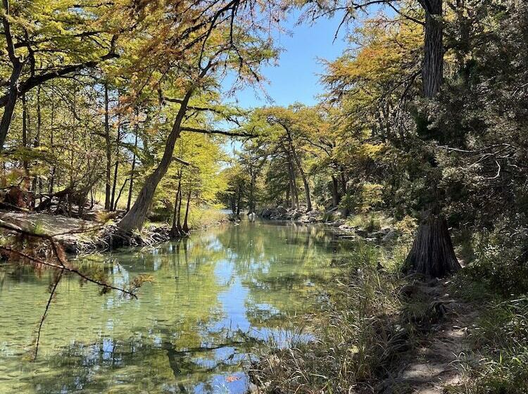 Отель Seven Bluff Cabins