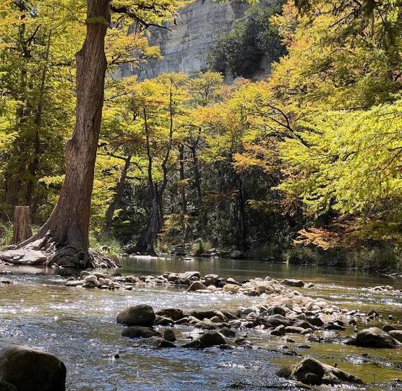 فندق Seven Bluff Cabins