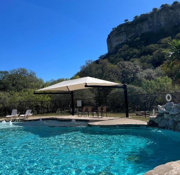 فندق Seven Bluff Cabins