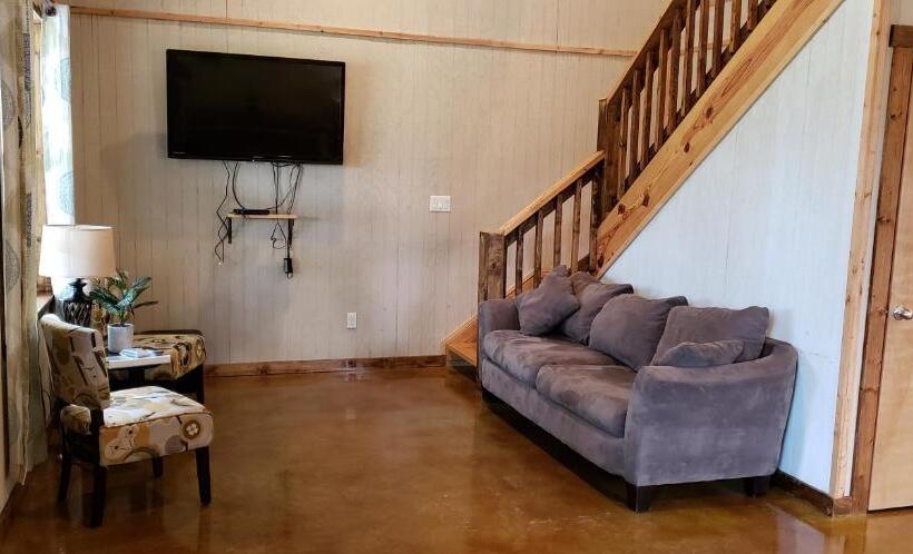 فندق Seven Bluff Cabins