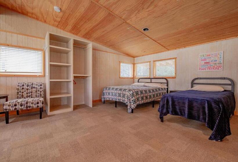 فندق Seven Bluff Cabins