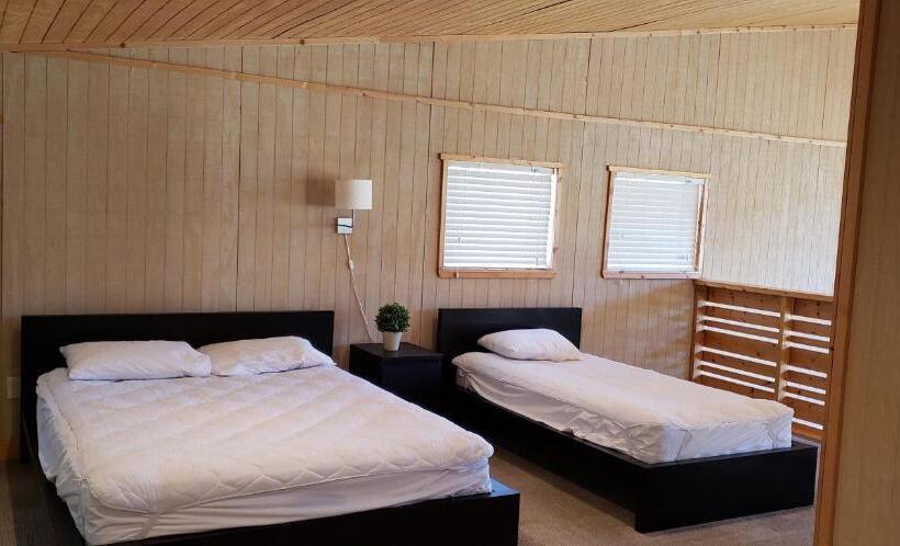 فندق Seven Bluff Cabins