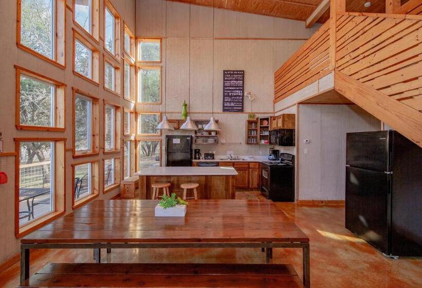 فندق Seven Bluff Cabins