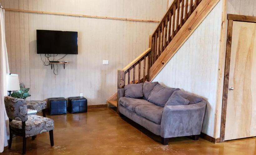 فندق Seven Bluff Cabins