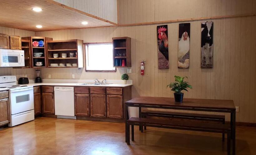 فندق Seven Bluff Cabins