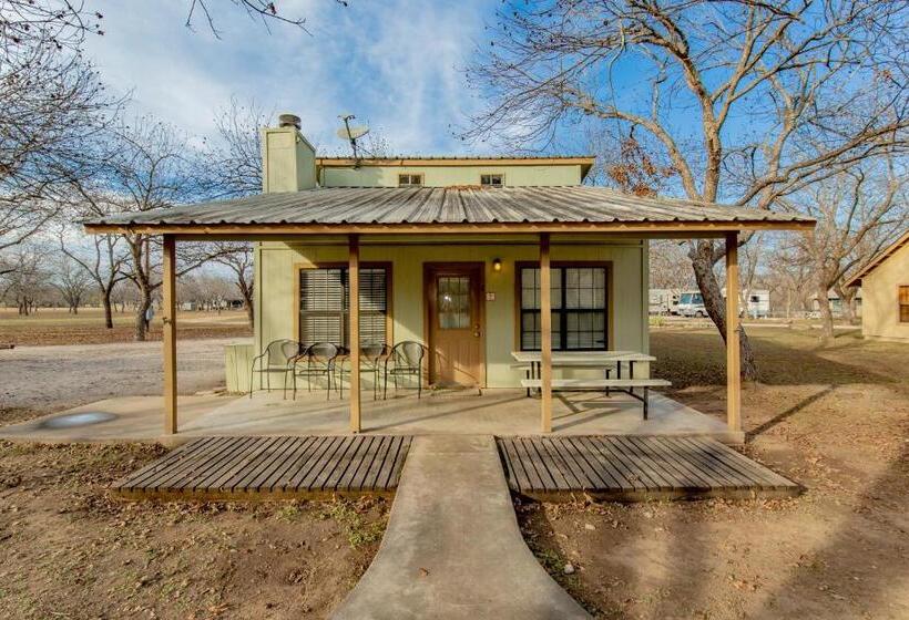 فندق Seven Bluff Cabins