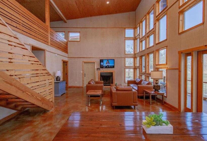 فندق Seven Bluff Cabins