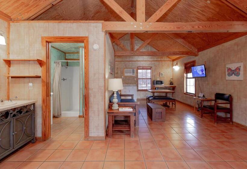 فندق Seven Bluff Cabins