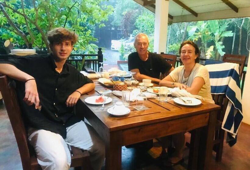 בית מלון כפרי Sigiriya Cashew Palace Resort