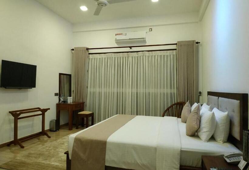 فندق Sigiriya Cashew Palace Resort