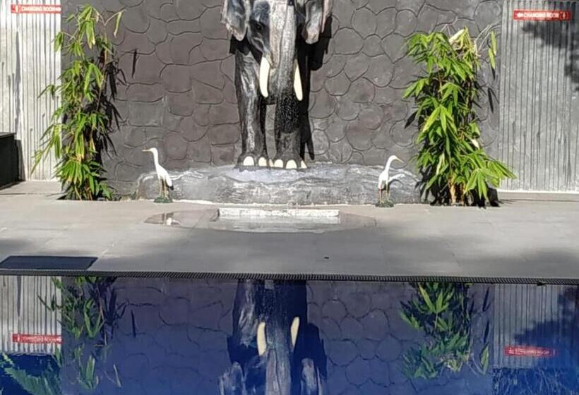 فندق Sigiriya Cashew Palace Resort