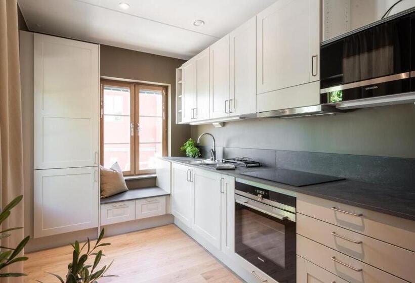 Live And Stay Ekmanska