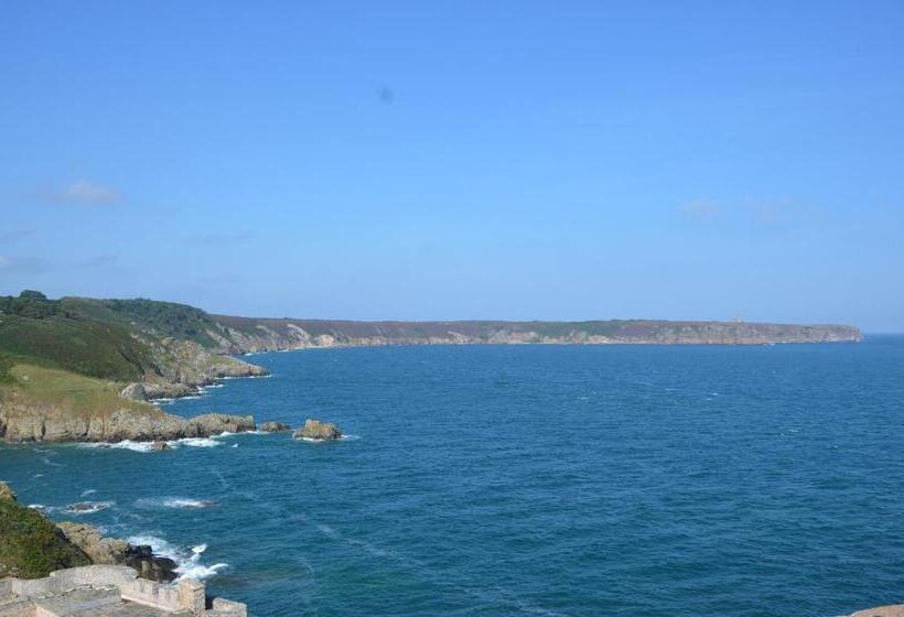 بنسيون Bleu Outremer
