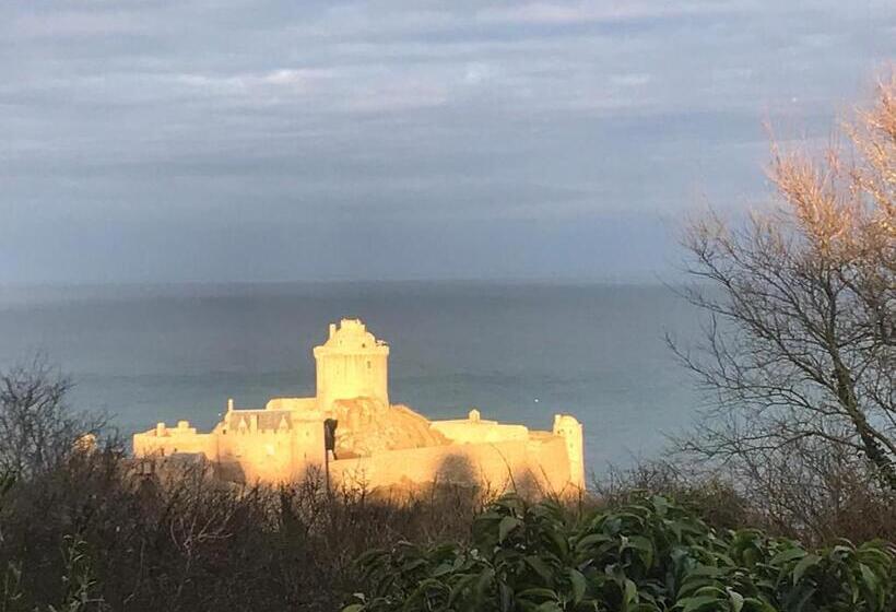 بنسيون Bleu Outremer