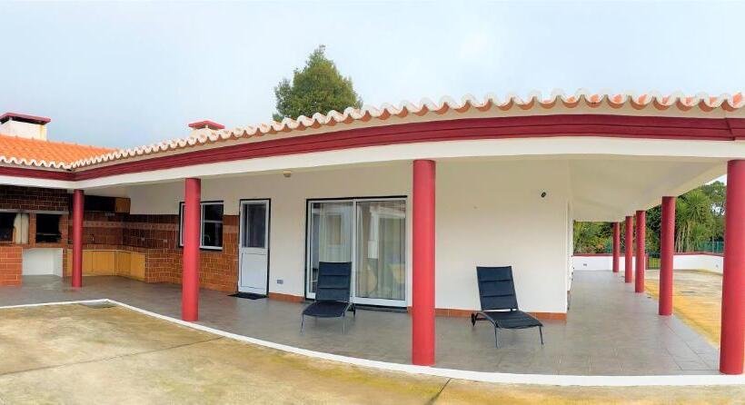 پانسیون Chalé D Angra Guest House