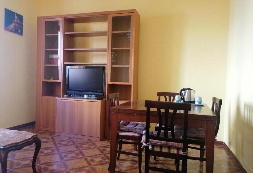 Пансион Due Finestre Sul Cortile