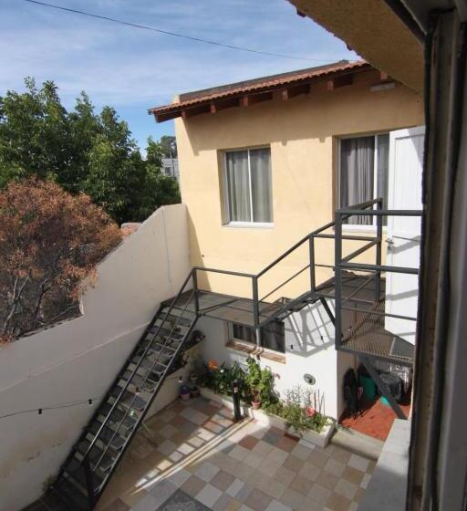 پانسیون El Faro Hostel