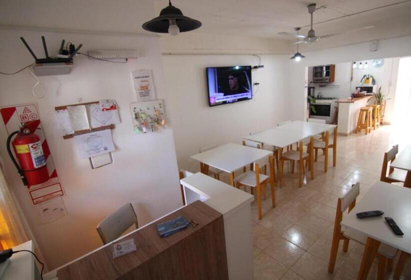 ペンション El Faro Hostel