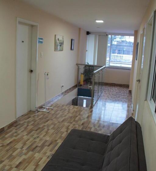 פנסיון Hostal Avanza