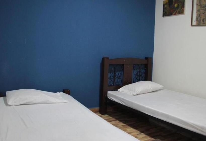 פנסיון Hostal Avanza