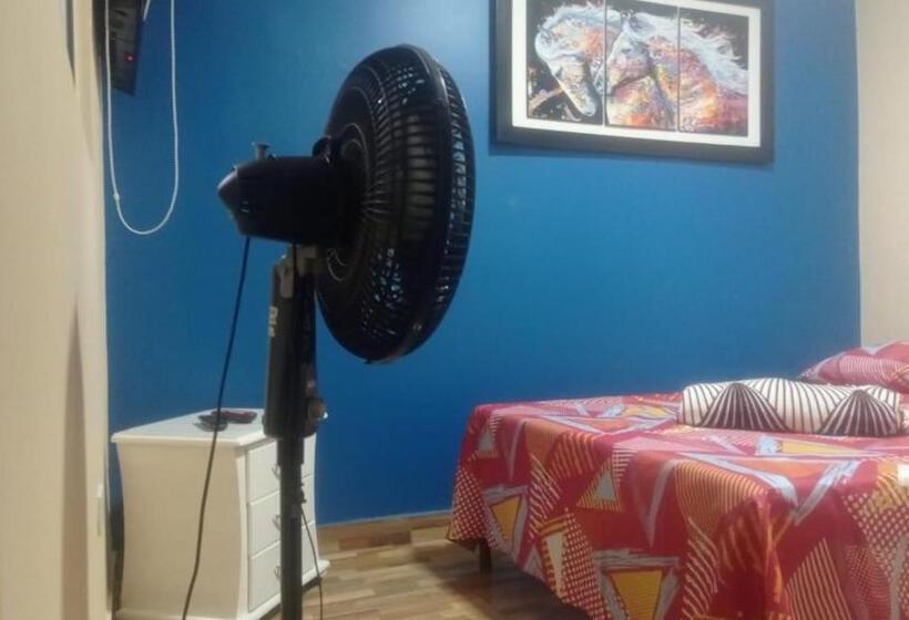 פנסיון Hostal Avanza