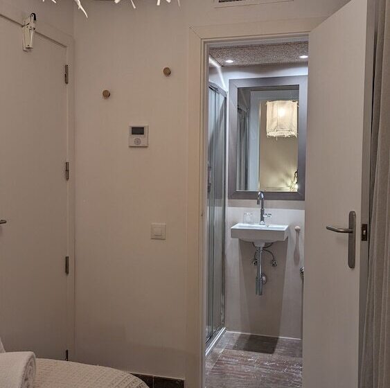 پانسیون Hostal Es Niu De Tamariu