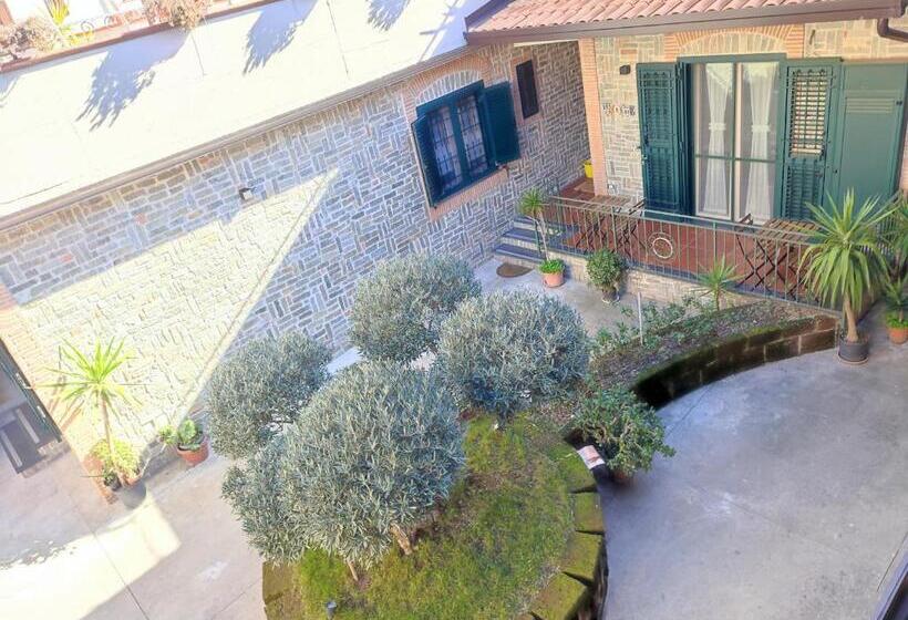 بنسيون Midway House Italy