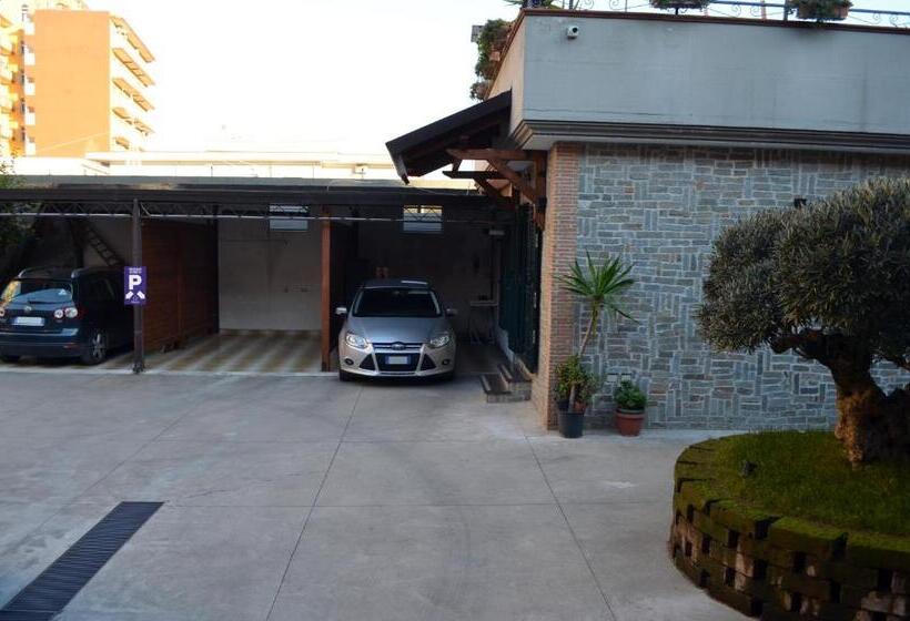 بنسيون Midway House Italy