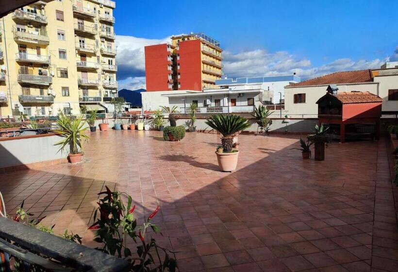 بنسيون Midway House Italy