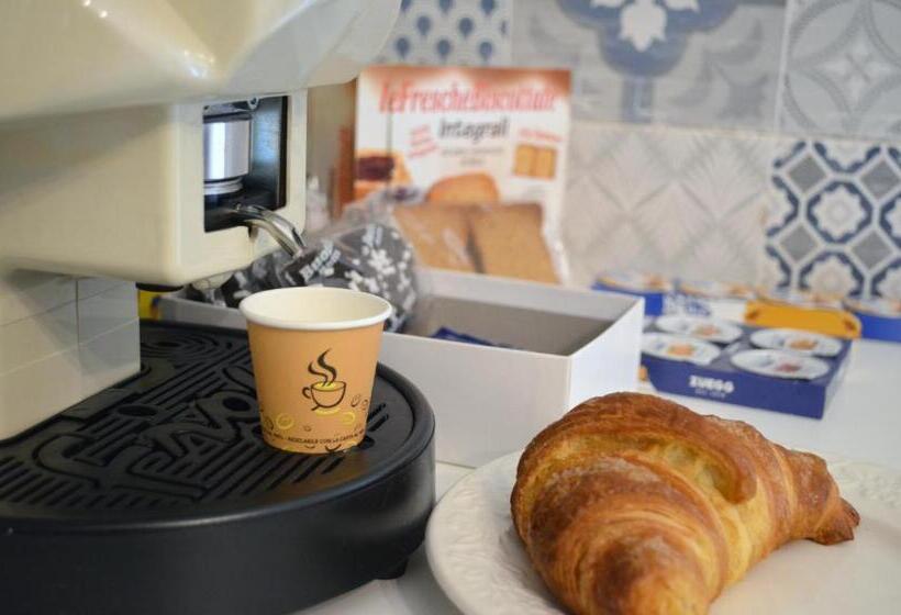 بنسيون Midway House Italy