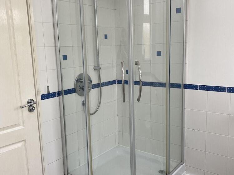 Пансион Stansted Airport Guest Rooms