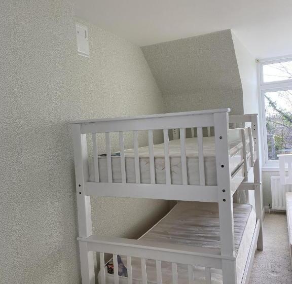 Пансион Stansted Airport Guest Rooms