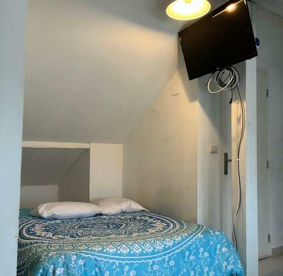 פנסיון Studio Meublé Hypercentre