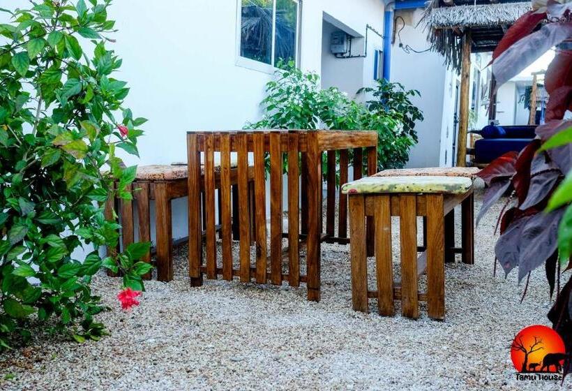 ペンション Tamu House Pajé Beach