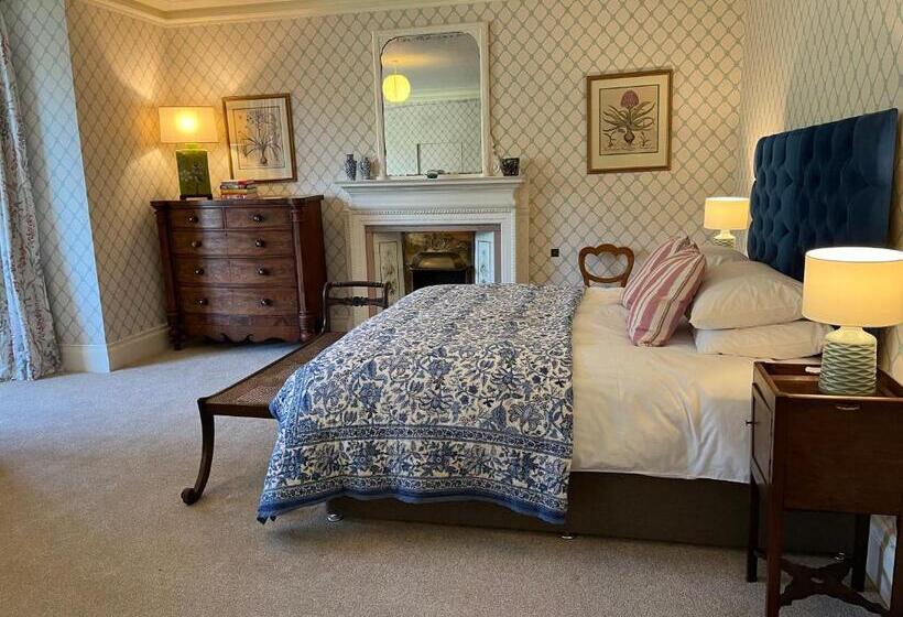 بنسيون Yearle House