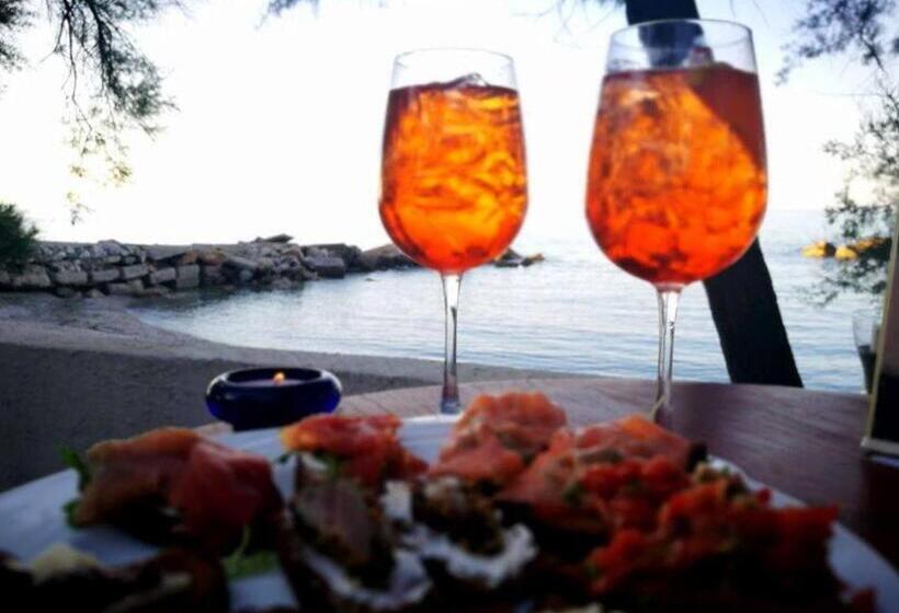 Testa Di Monaco Basic Beach Accommodations